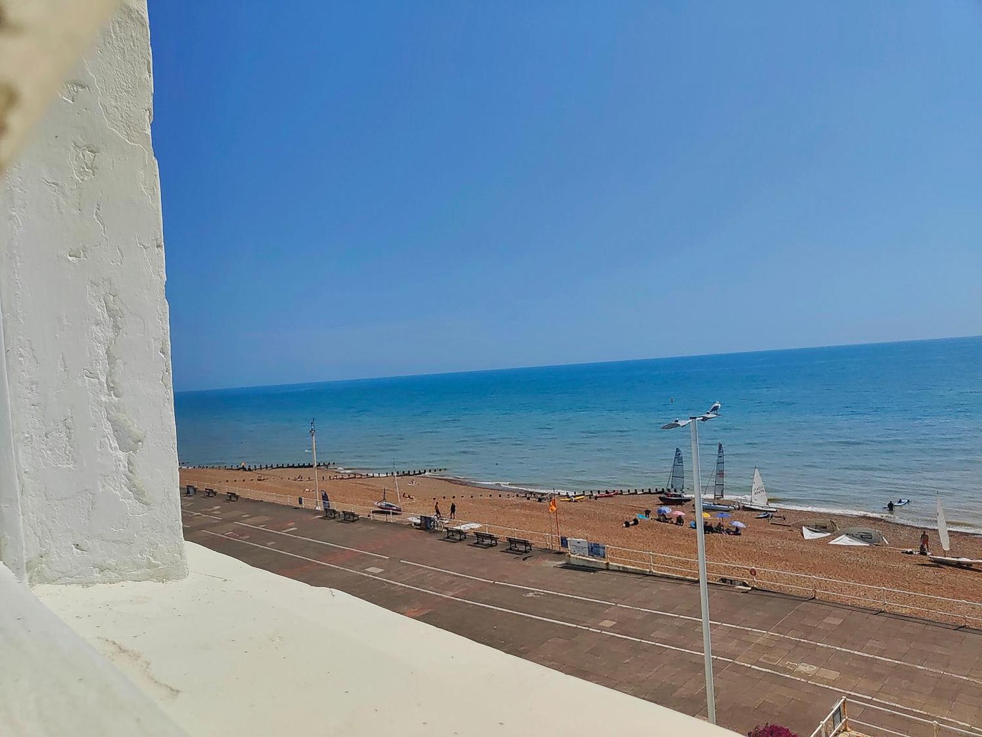 Stunning Seafront Flat,st Leonards *